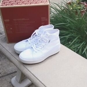 NWT Vans Filmore High-Top Platform Sneaker - Women's size 9.5